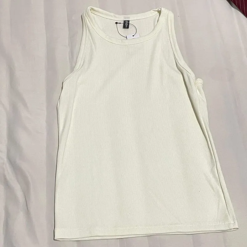 tanktop photo 1