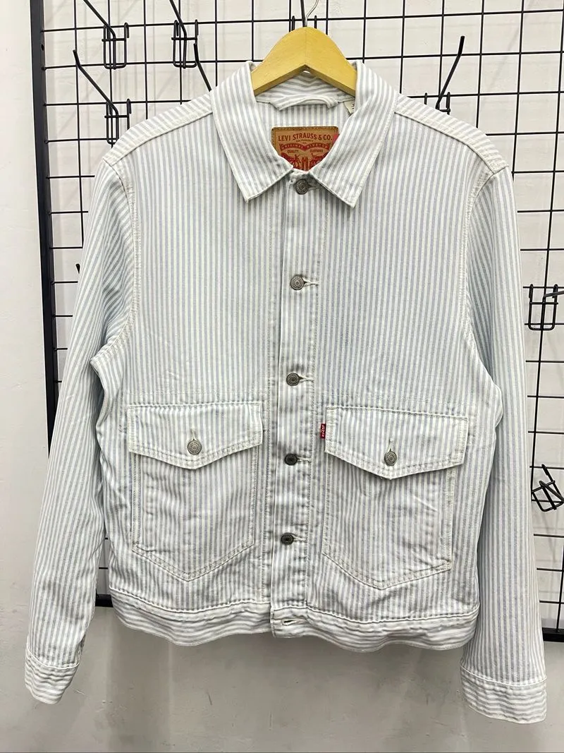 Jaket Levis size M photo 1