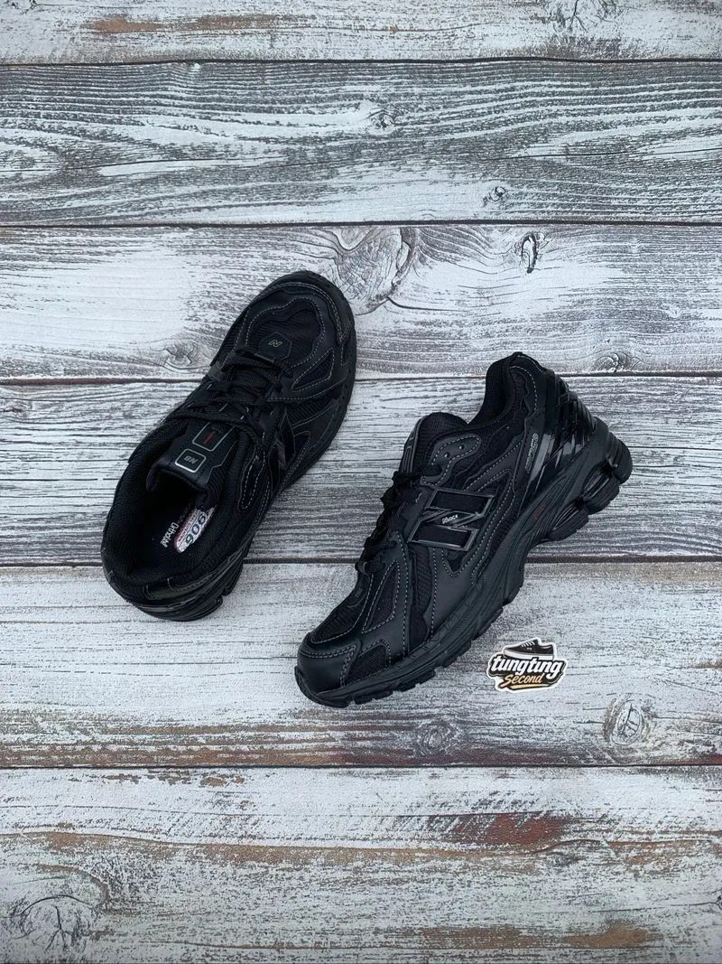 New Balance 1906R Fullblack photo 1