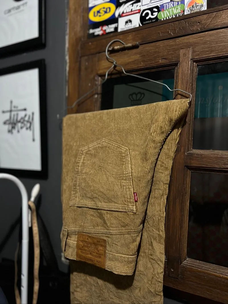 Levis Corduroy long pants photo 1