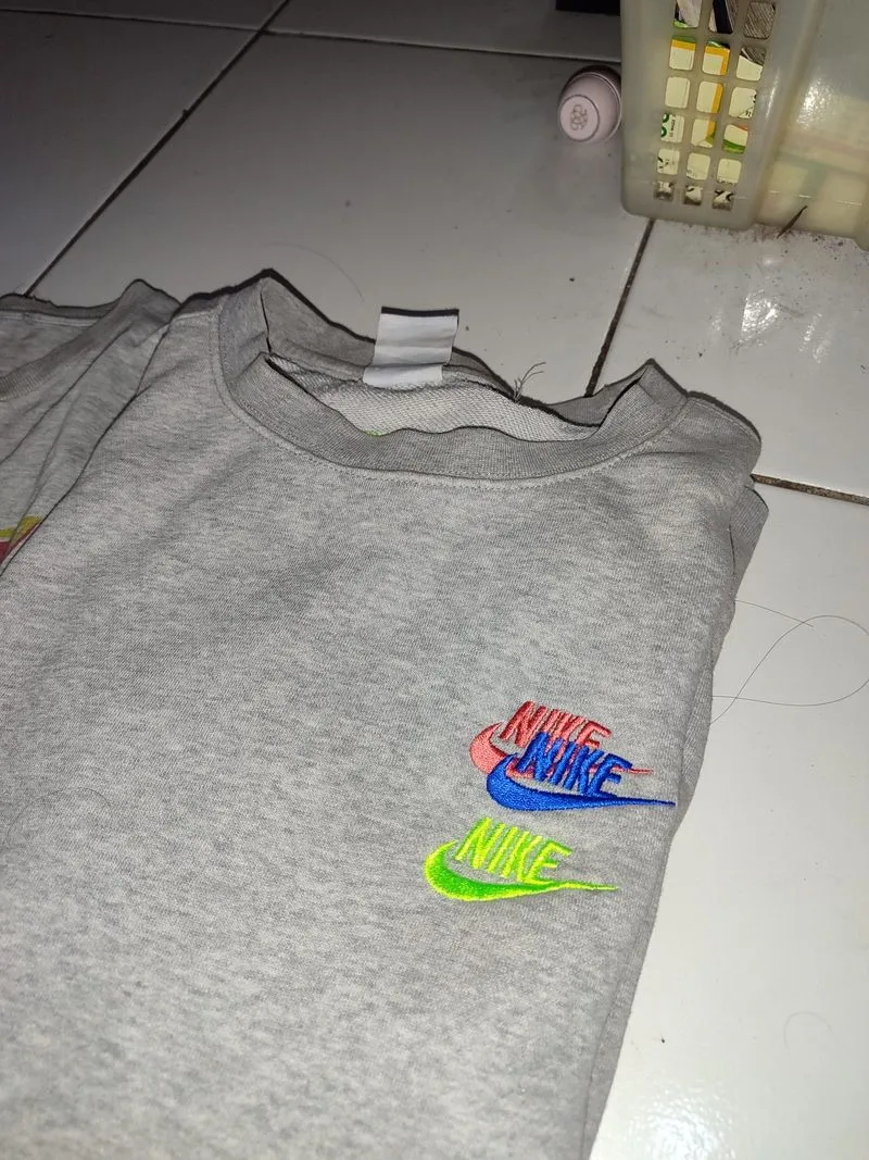 N1ke Sweatshirt Sevens Swoosh photo 1