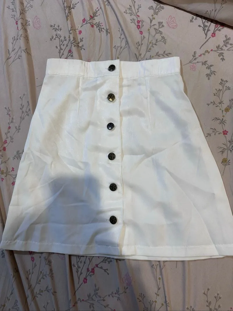 Mini skirt white button photo 1