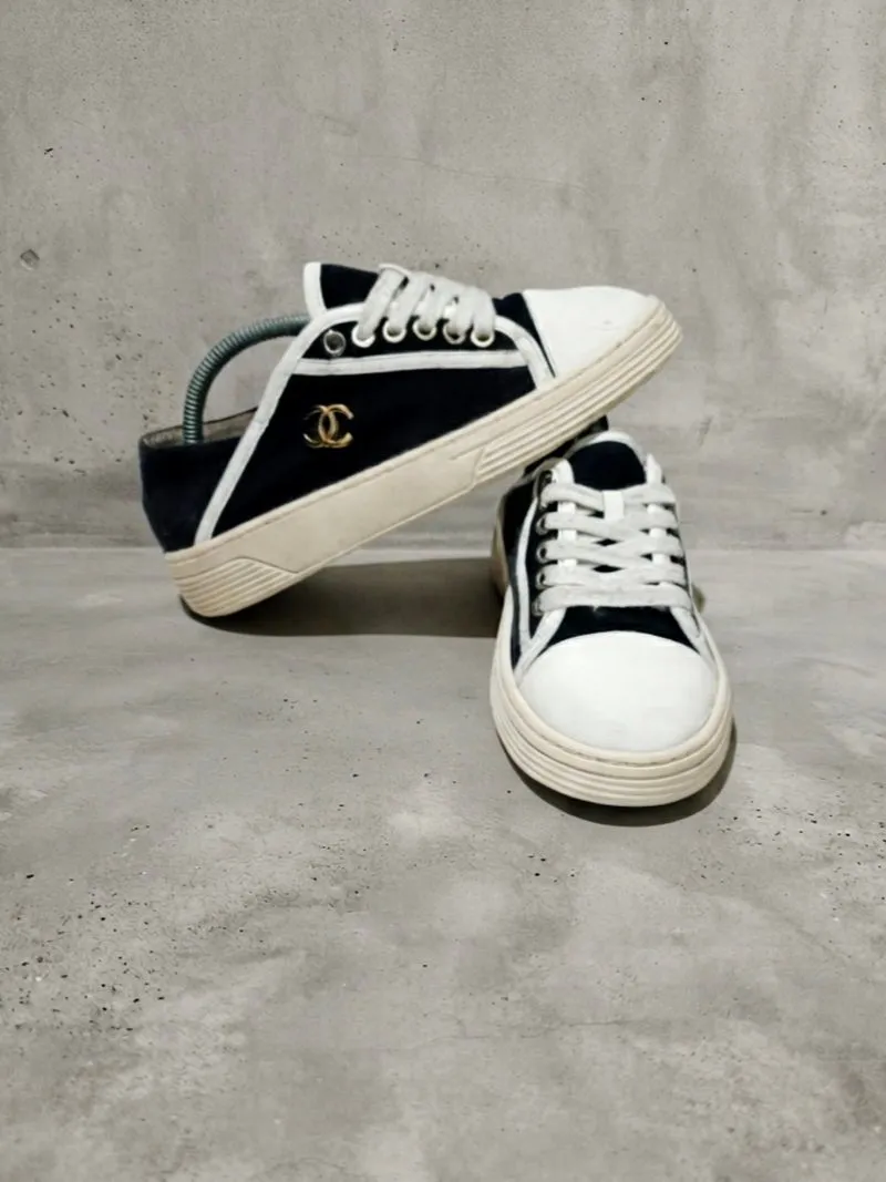 Chanel Canvas Low-Top 'Black White' photo 1