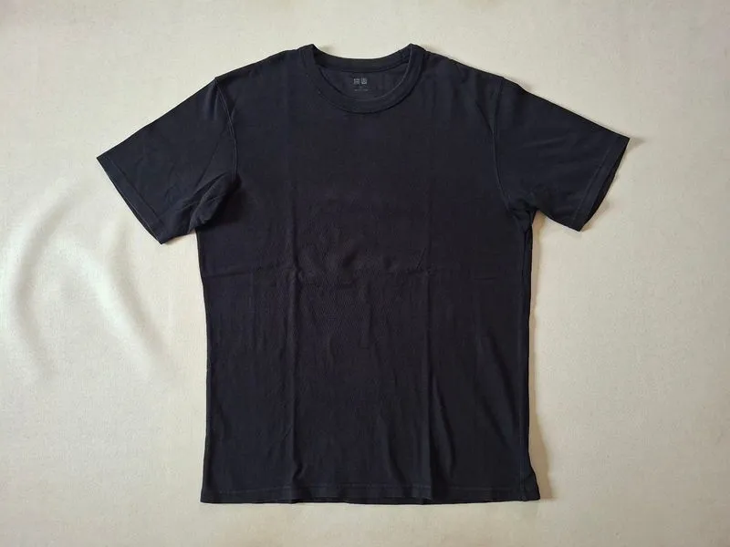 KAOS UNIQLO BASIC HITAM ORIGINAL 100% photo 1