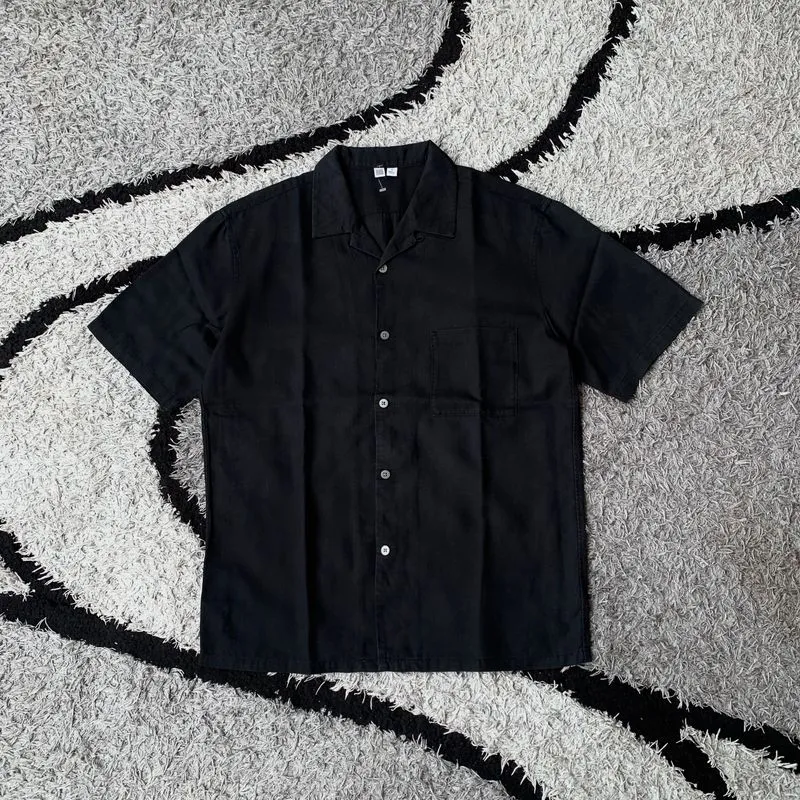 Uniqlo Minimalist Casual Formal shirt Pria black photo 1