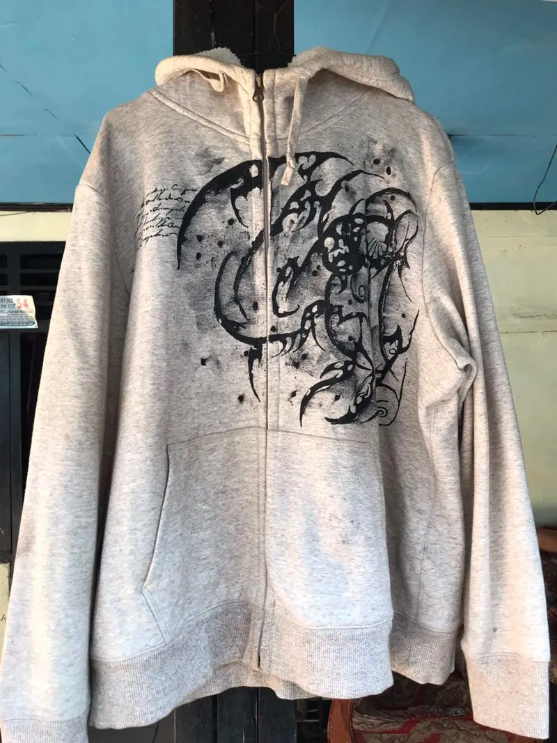 Uniqlo Hand Painted Tribal photo 1
