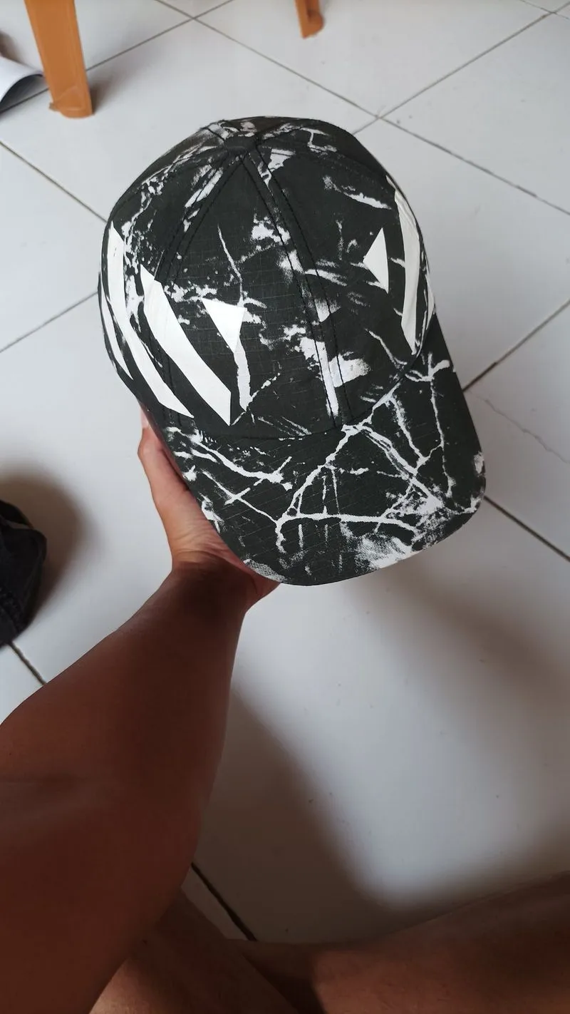 topi off-white photo 1