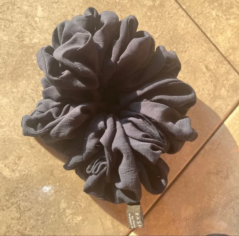 Rashawl Scrunchie    photo 1