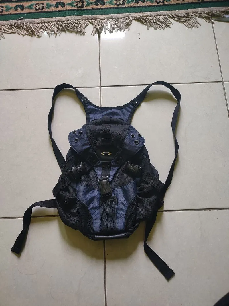 Oakley icon mini ransel daypack bag  photo 1