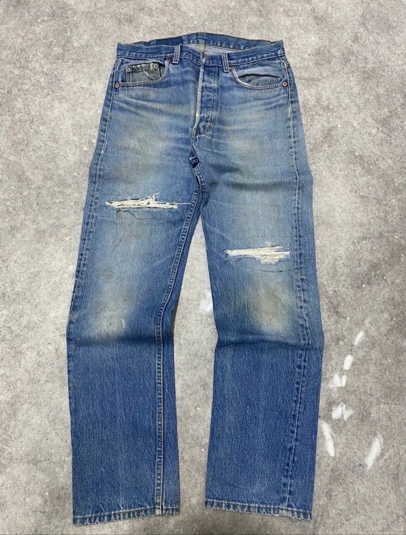 Levi’s 501 distressed  photo 1