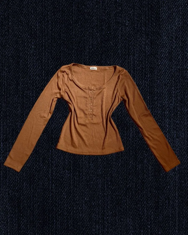 ‘ SOMA IDN Kaia Top Mocha Ribbed Henley photo 1