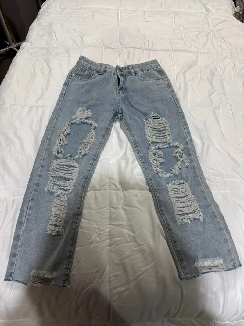 Ripped jeans photo 1