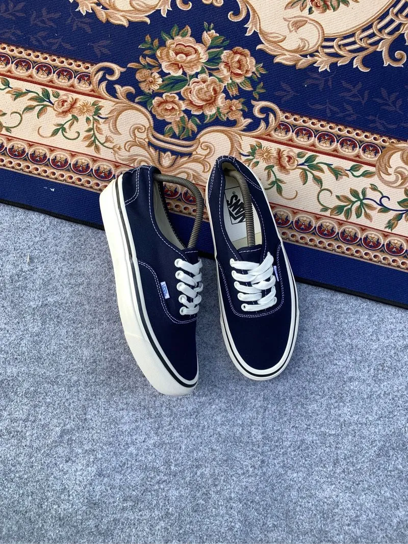 VANS AUTHENTIC NAVY photo 1