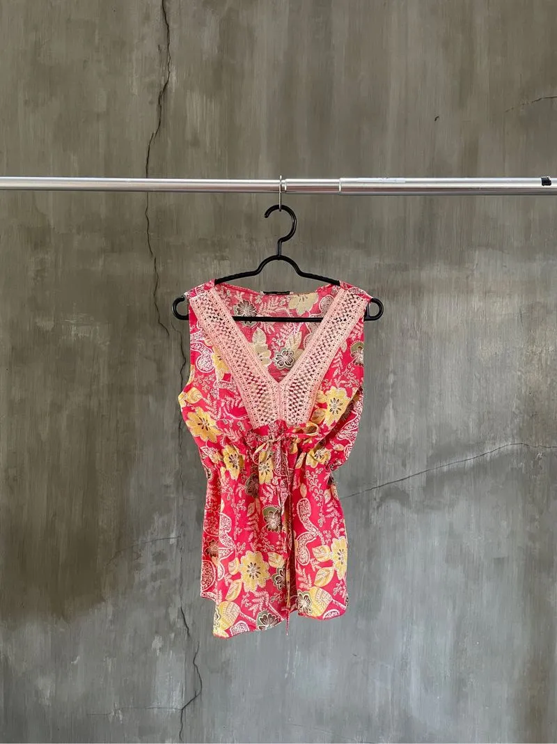Red Floral Sleeveless Top Kimono motif Bunga Merah photo 1