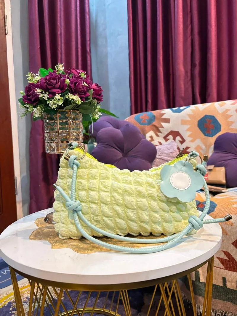 tas lucyu photo 1