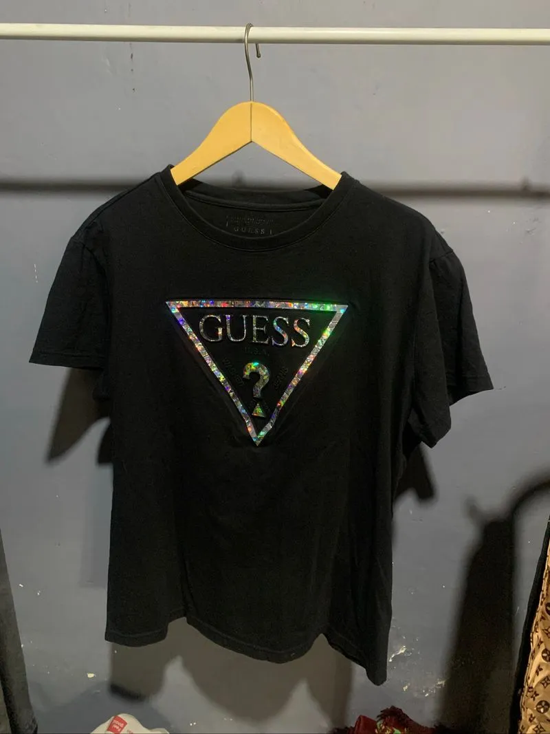 Tshirt Guess Hitam hologram photo 1