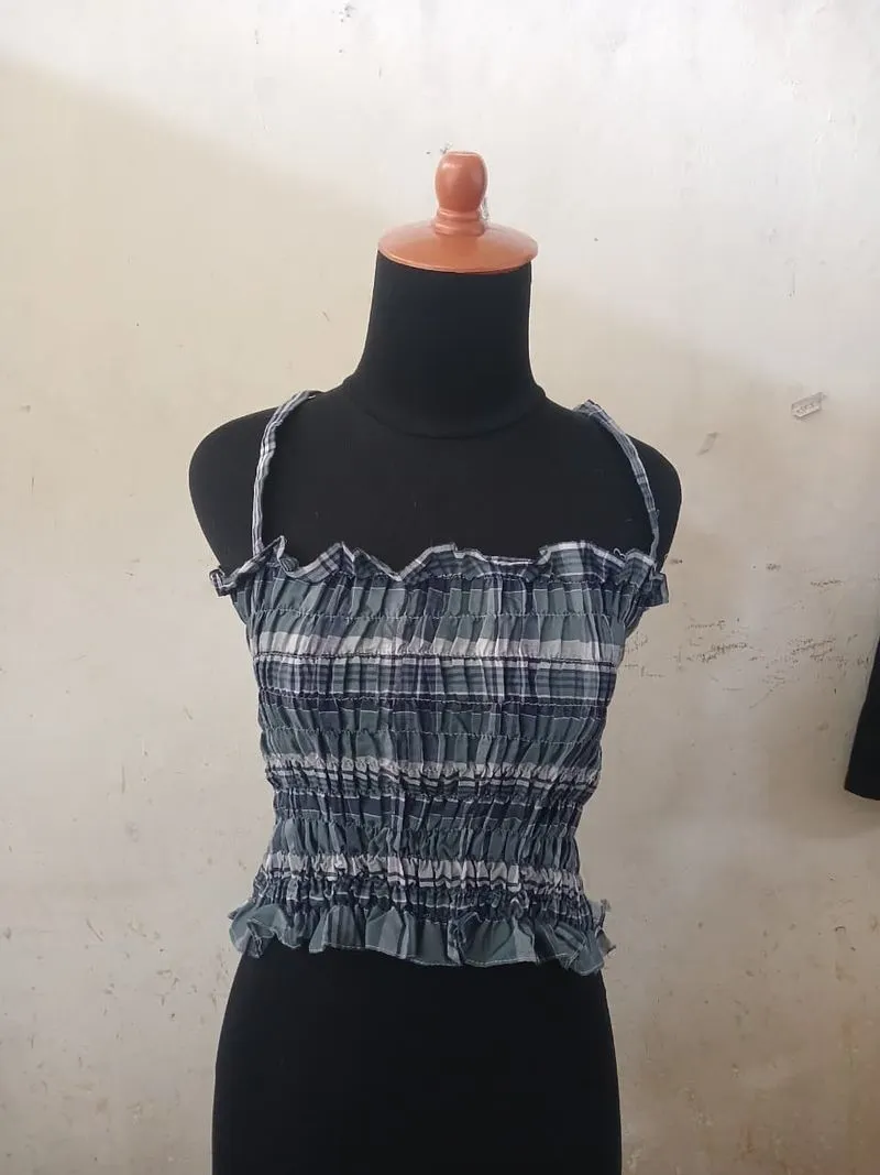 PRELOVED CROP TOP WANITA MOTIF KOTAK-KOTAK photo 1