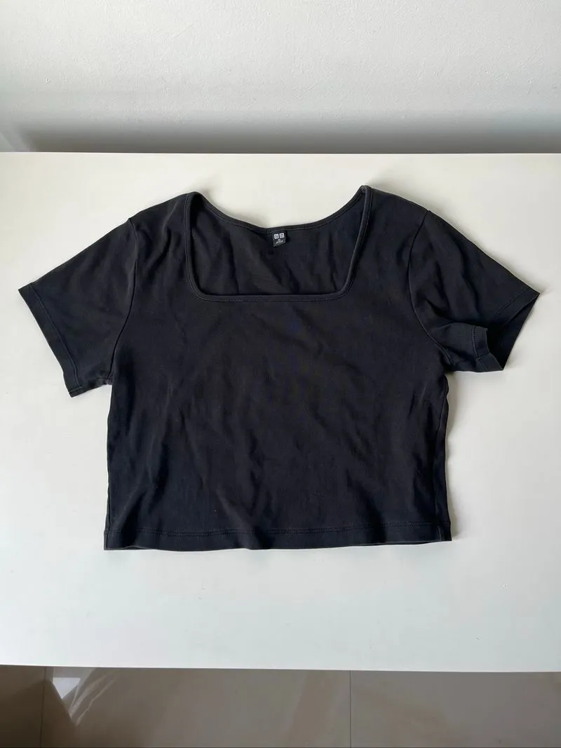 Uniqlo Square Neck Cropped Short Sleeve T-Shirt photo 1