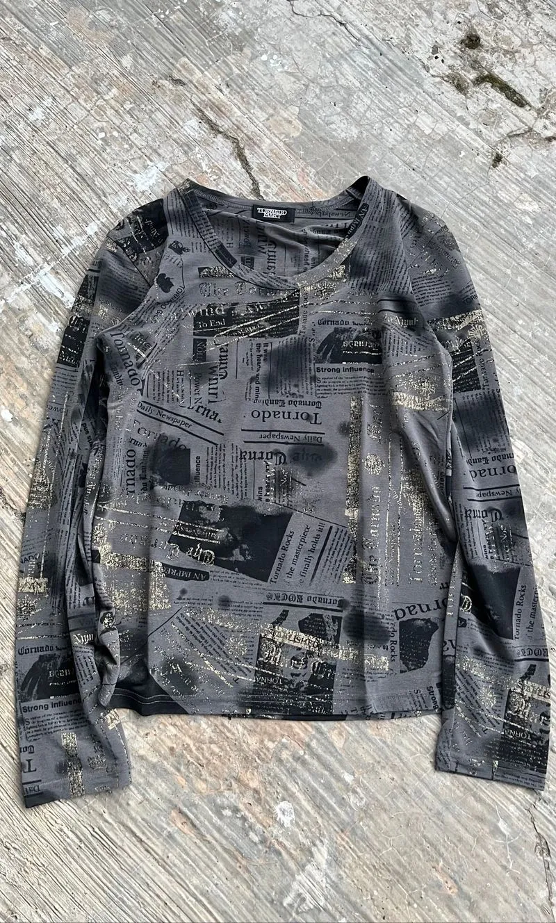 Kaos lengan panjang tornado mart newspaper motif photo 1