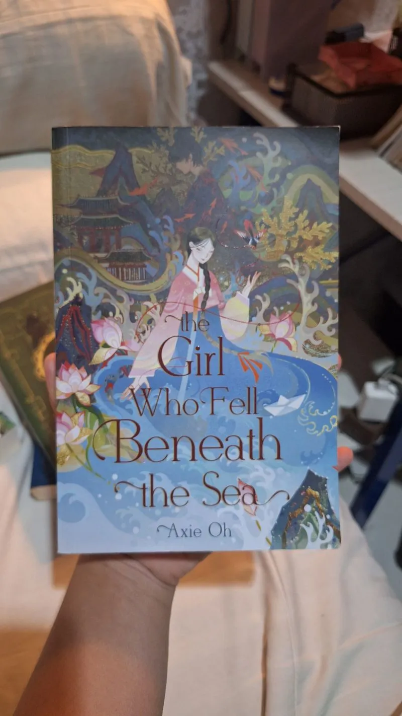 preloved!! - Girl who fell beneath the sea (translated) photo 1