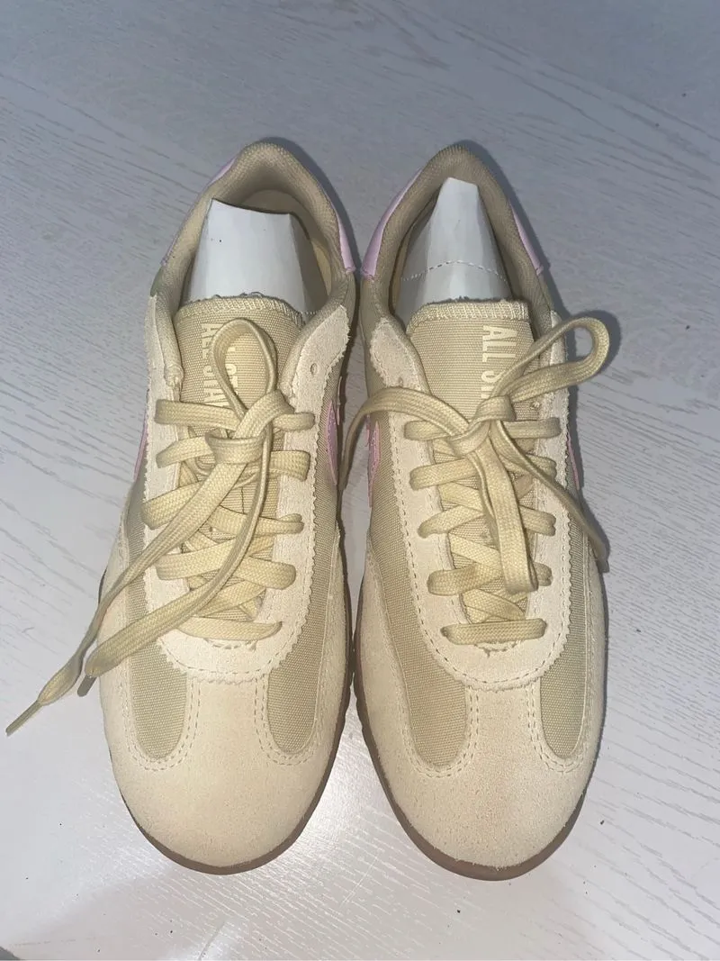 SEPATU RUN STAR TRAINER ORI ( belum pernah dipake) photo 1