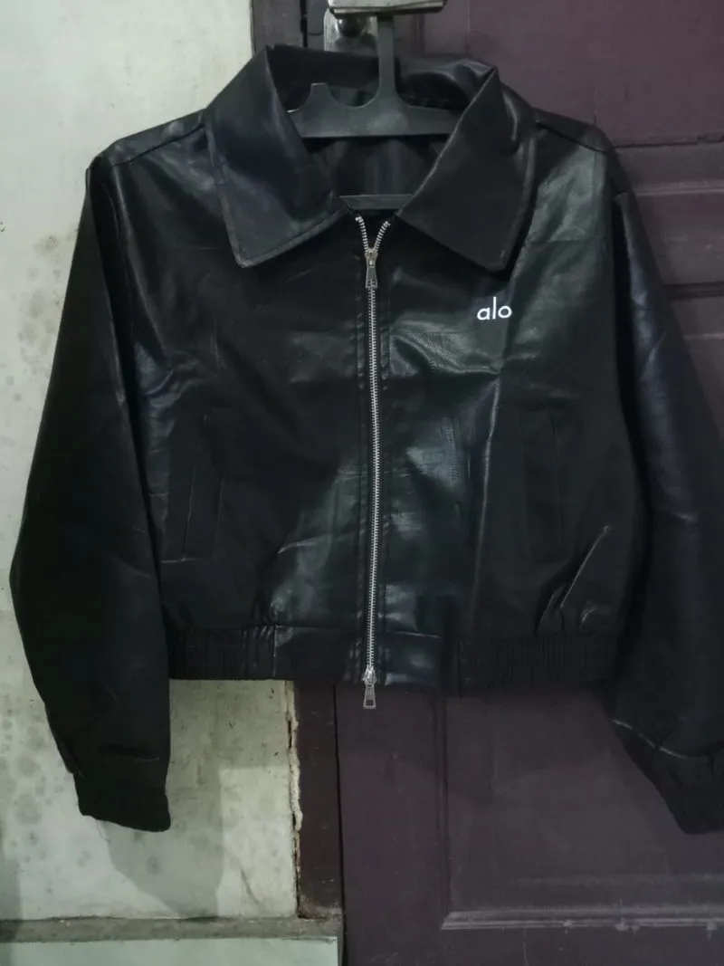 Jaket kulit wanita crop topped bren alo  photo 1