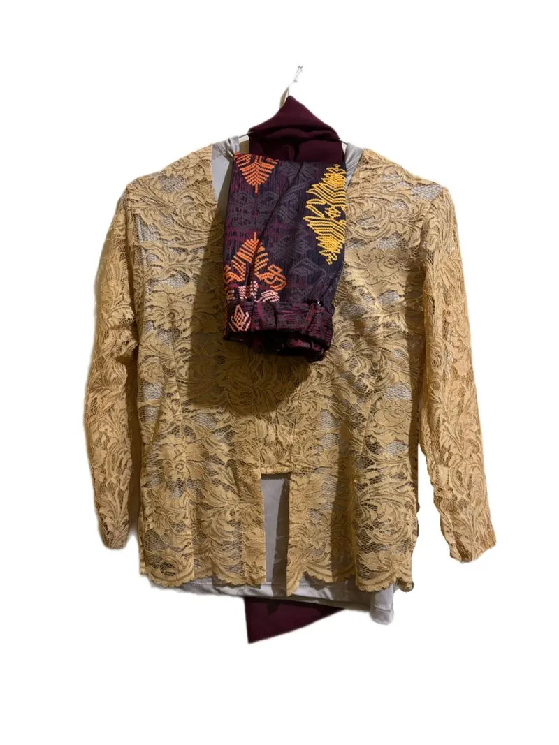 Kebaya + free manset dri aku yaa  photo 1