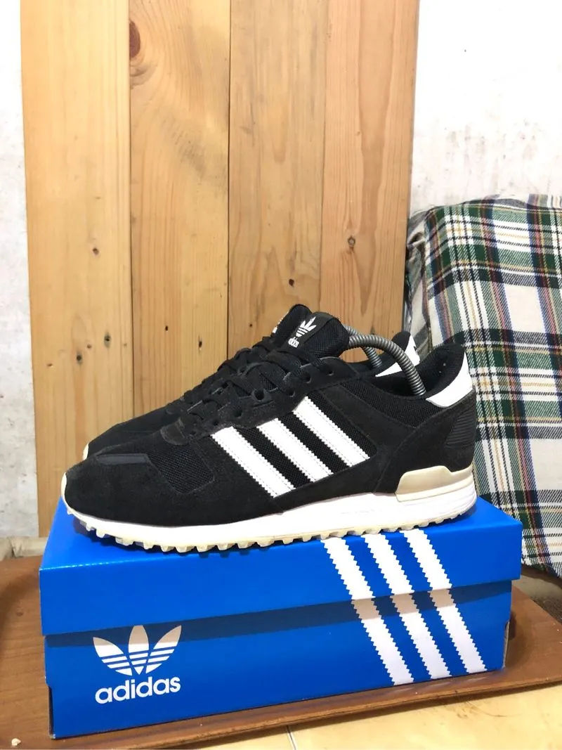 Adidas ZX700 Black White photo 1
