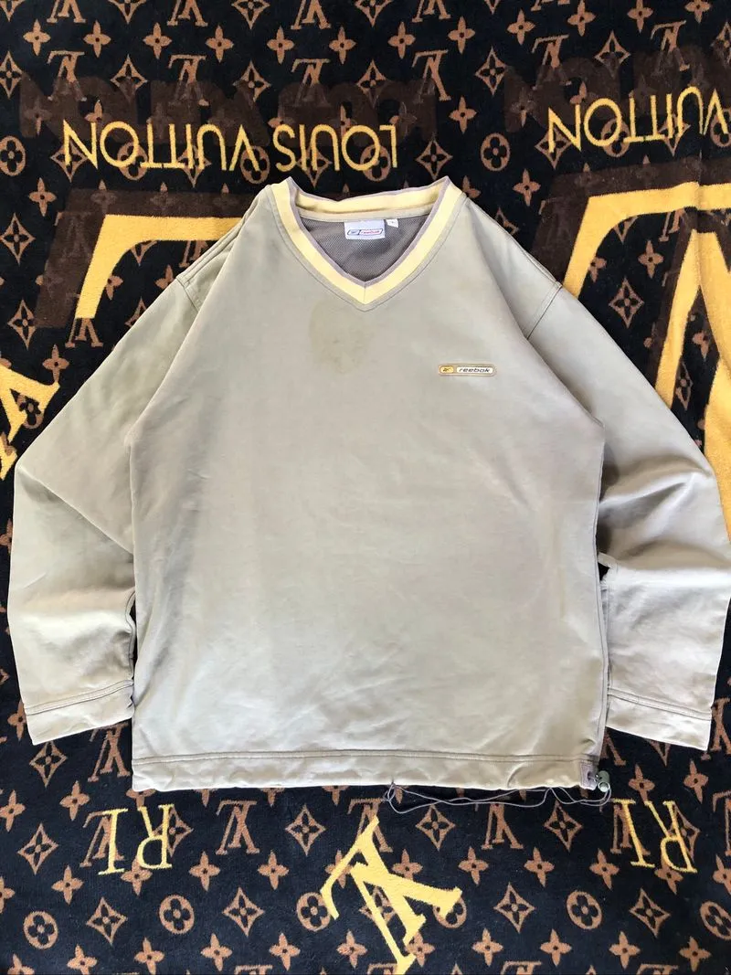 VINTAGE REEBOK VNECK RARECOLLECTION photo 1
