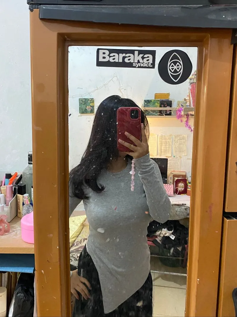 asymmetric top belah samping longsleeve  photo 1