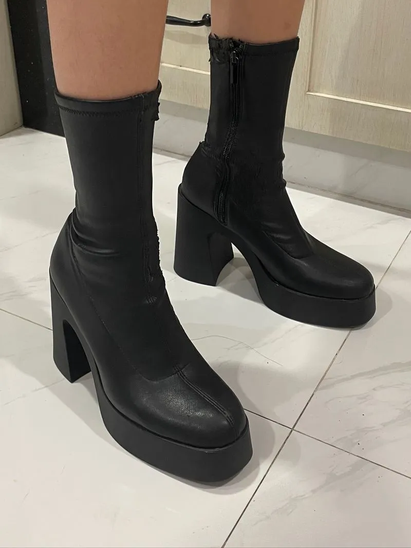 STRADIVARIUS BOOTS photo 1