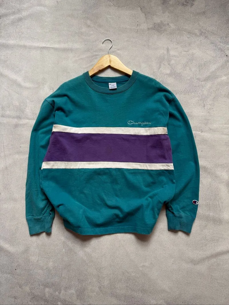 VINTAGE 90s CHAMPIONS SWEATSHIRT photo 1