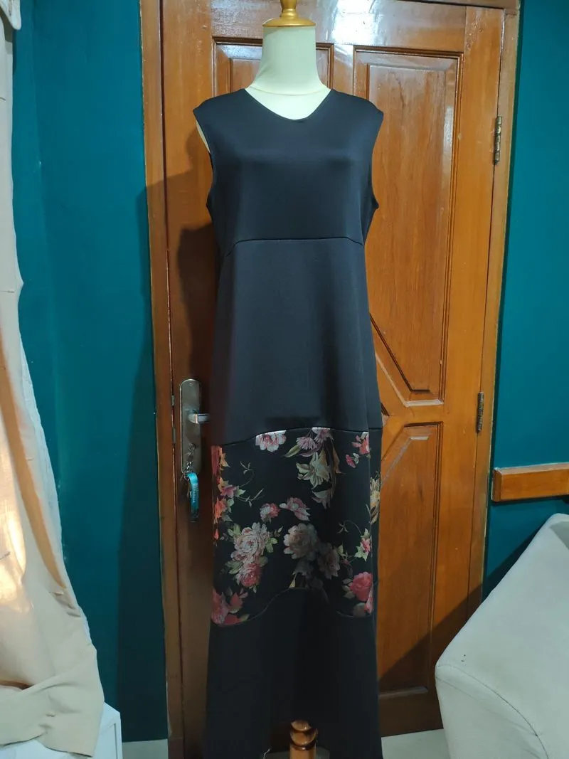Dress Hitam Bunga photo 1