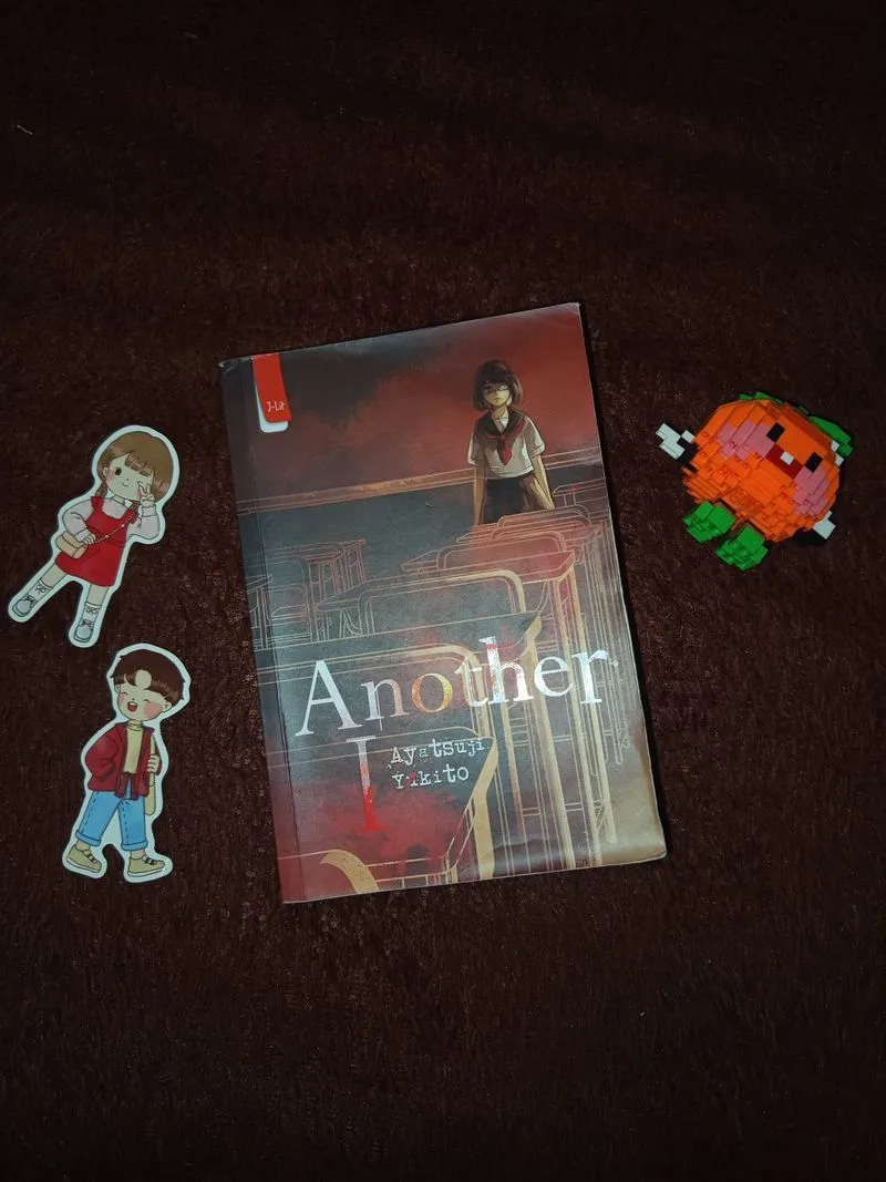Novel ANOTHER I karya Ayatsuji Yukito photo 1