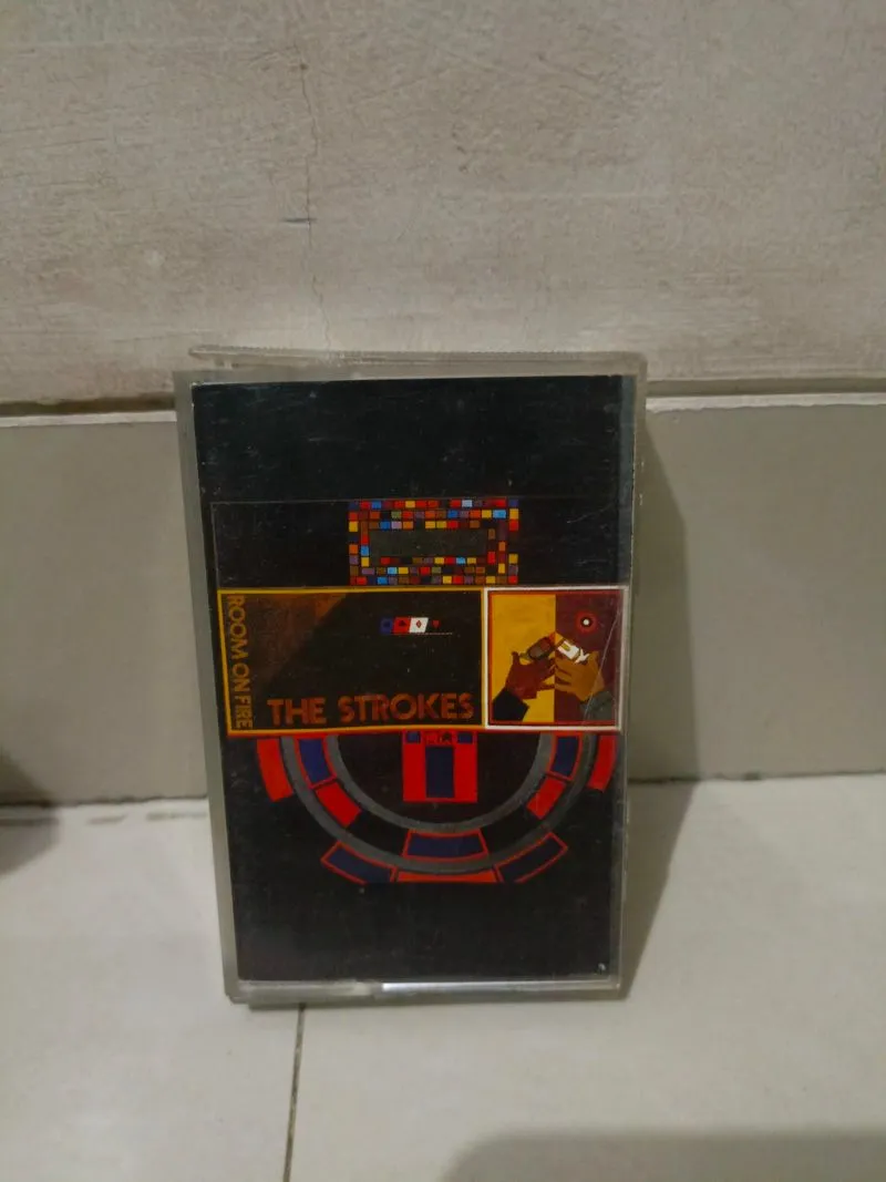 The Strokes – Room on Fire photo 1