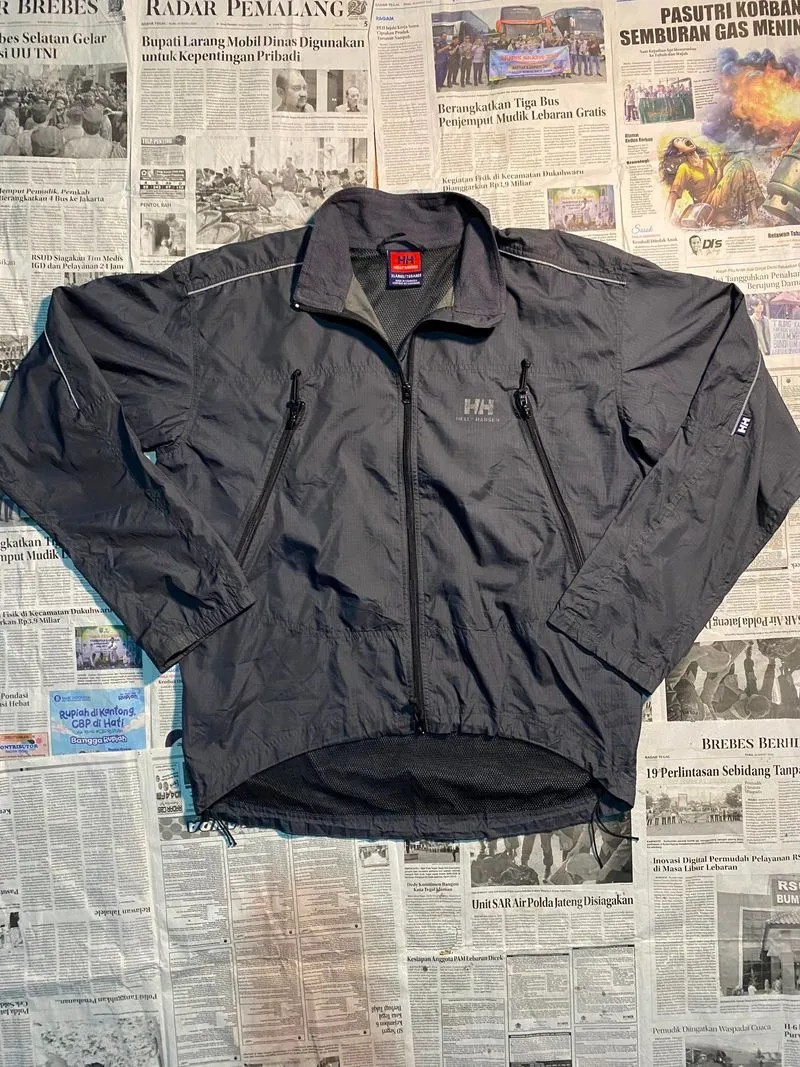 Helly Hansen Windbreaker photo 1