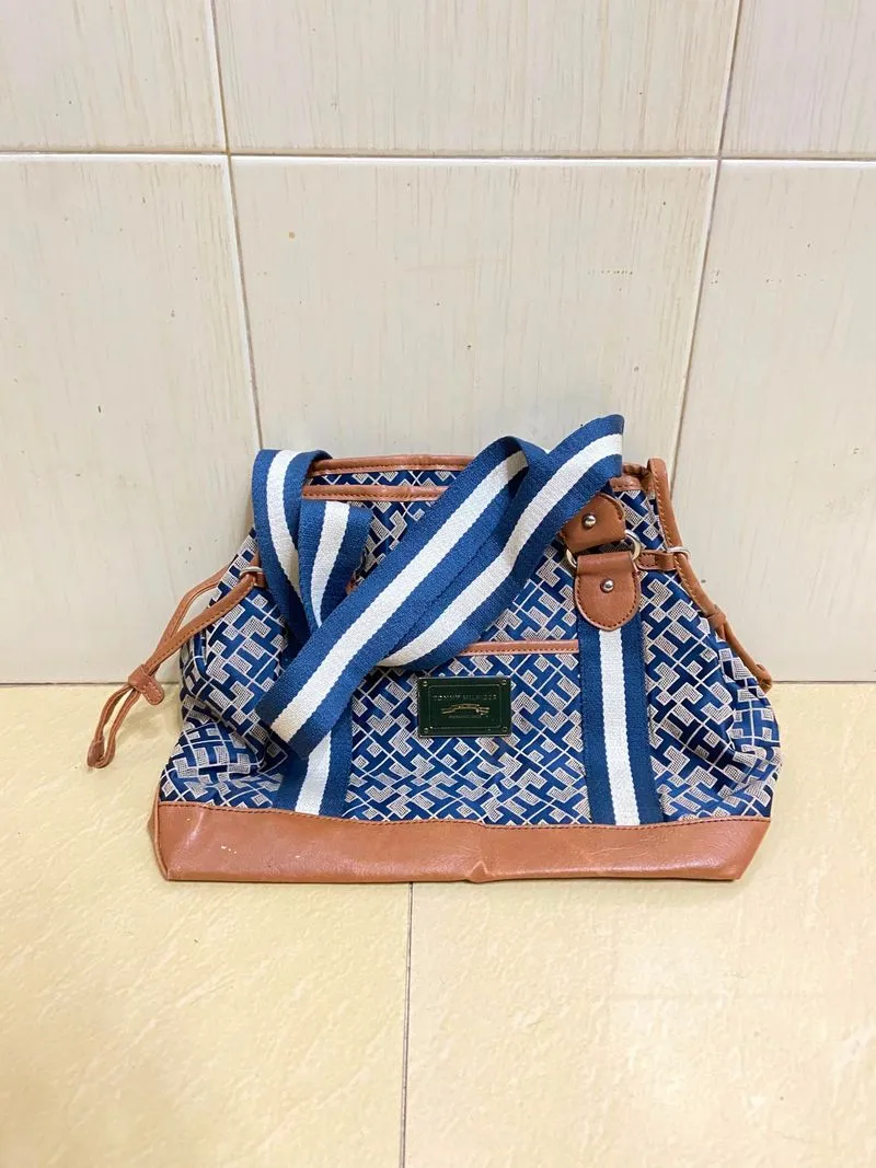 TAS  Tommy Hilfiger  photo 1