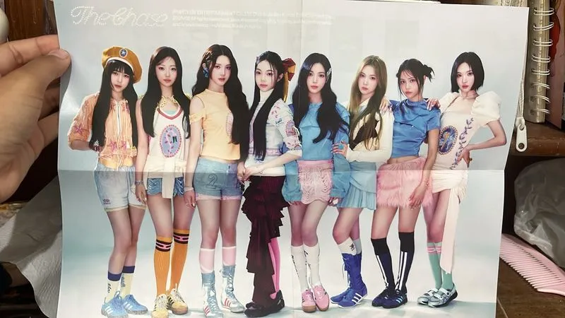 Poster Hearts2hearts  photo 1