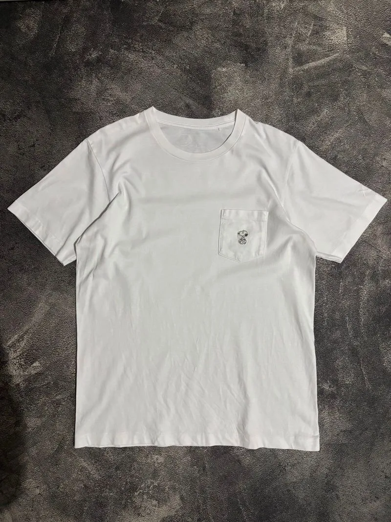 Kaos Uniqlo Pocket X Peanuts X Kaws  photo 1