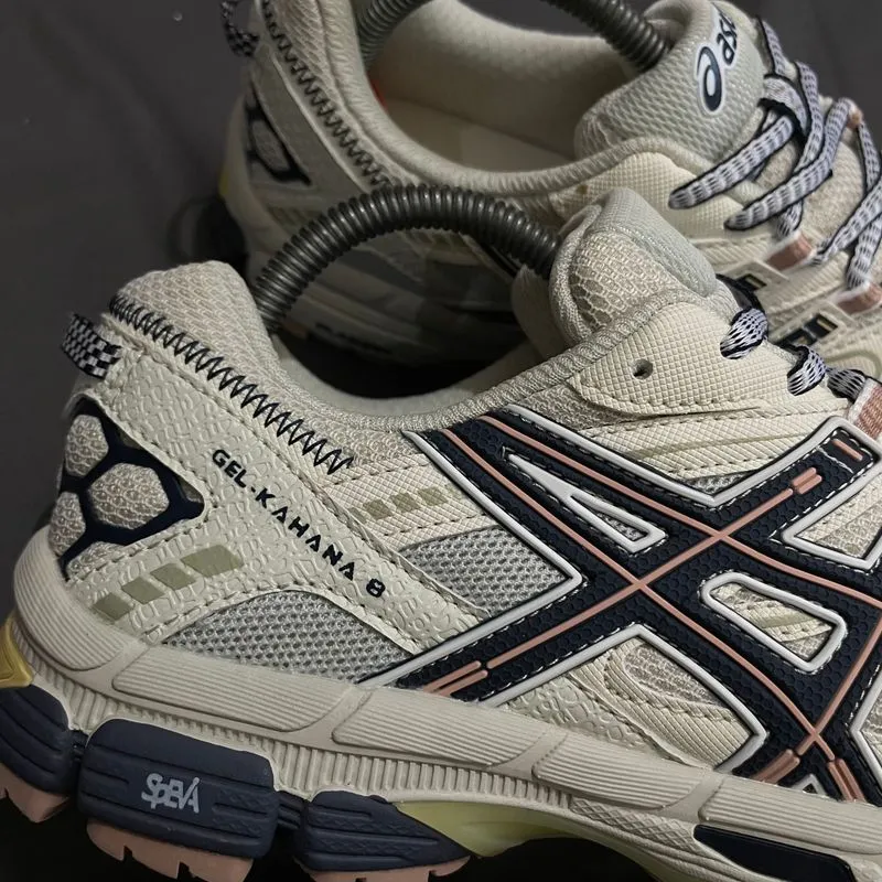 Asics Sportswear Casual Sneakers Pria white black Preloved