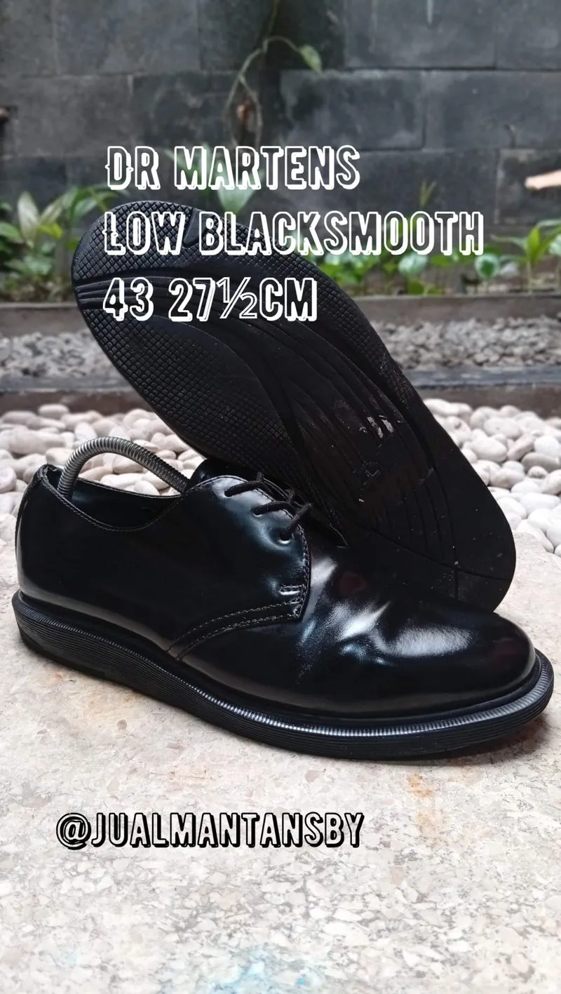 DR MARTENS Low Blacksmooth Made in Thailand photo 1