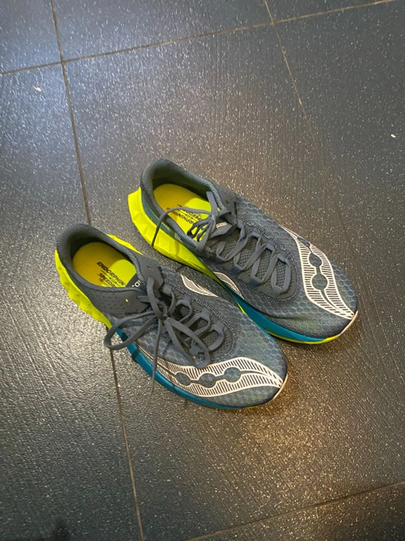 Preloved Sepatu Saucony Endorphin Pro 4 Running Shoes Hyrox  photo 1
