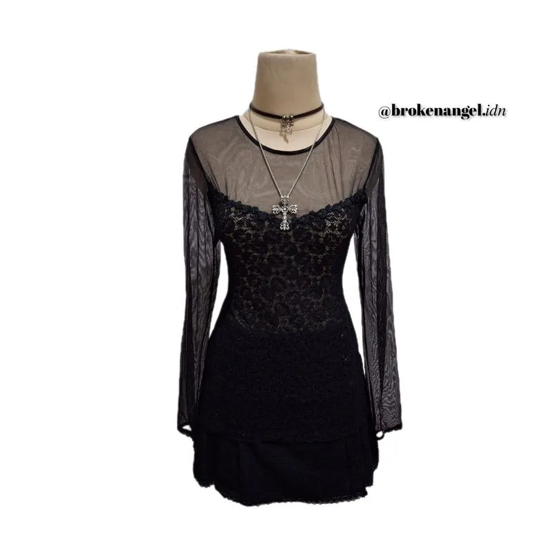 Black laces top gothic romantic photo 1