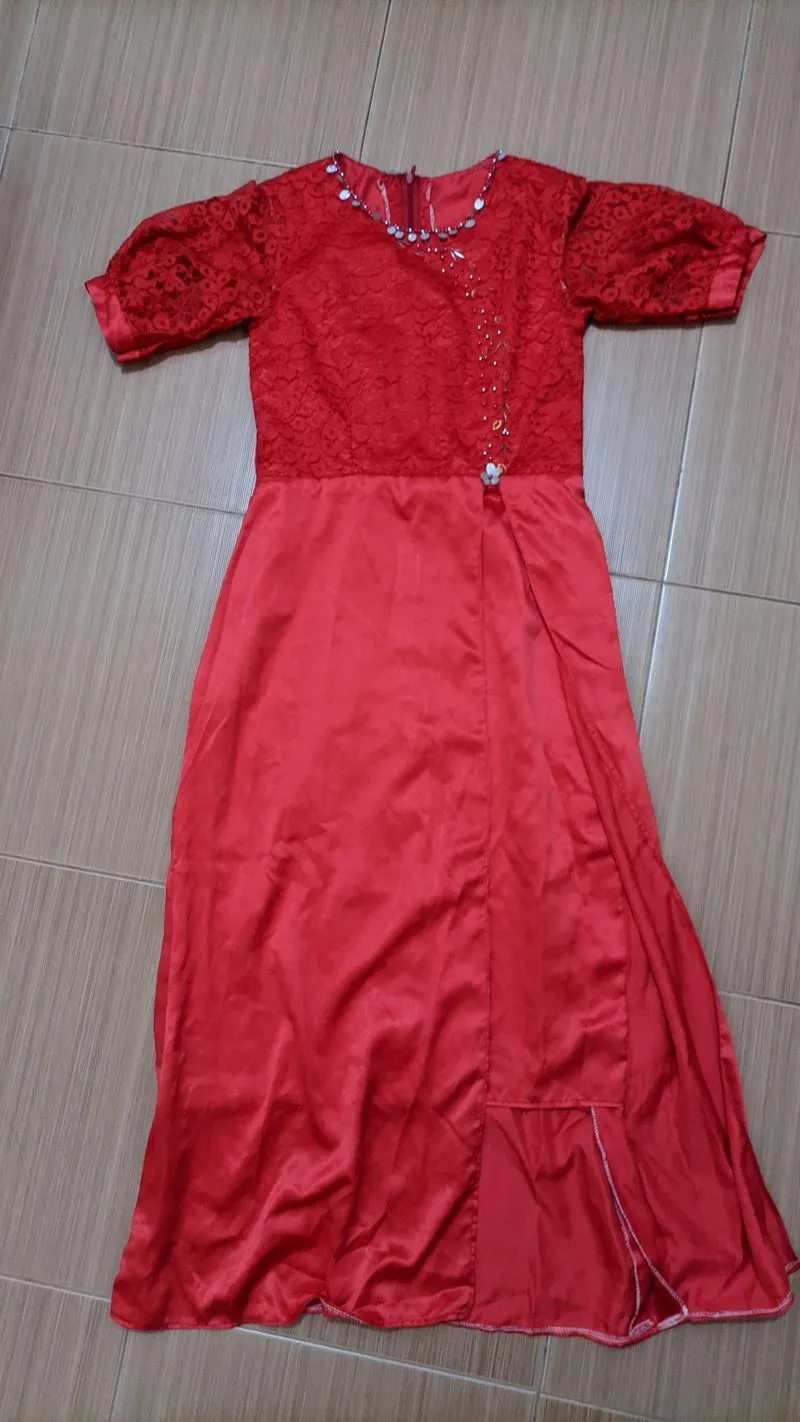 Red dress photo 1