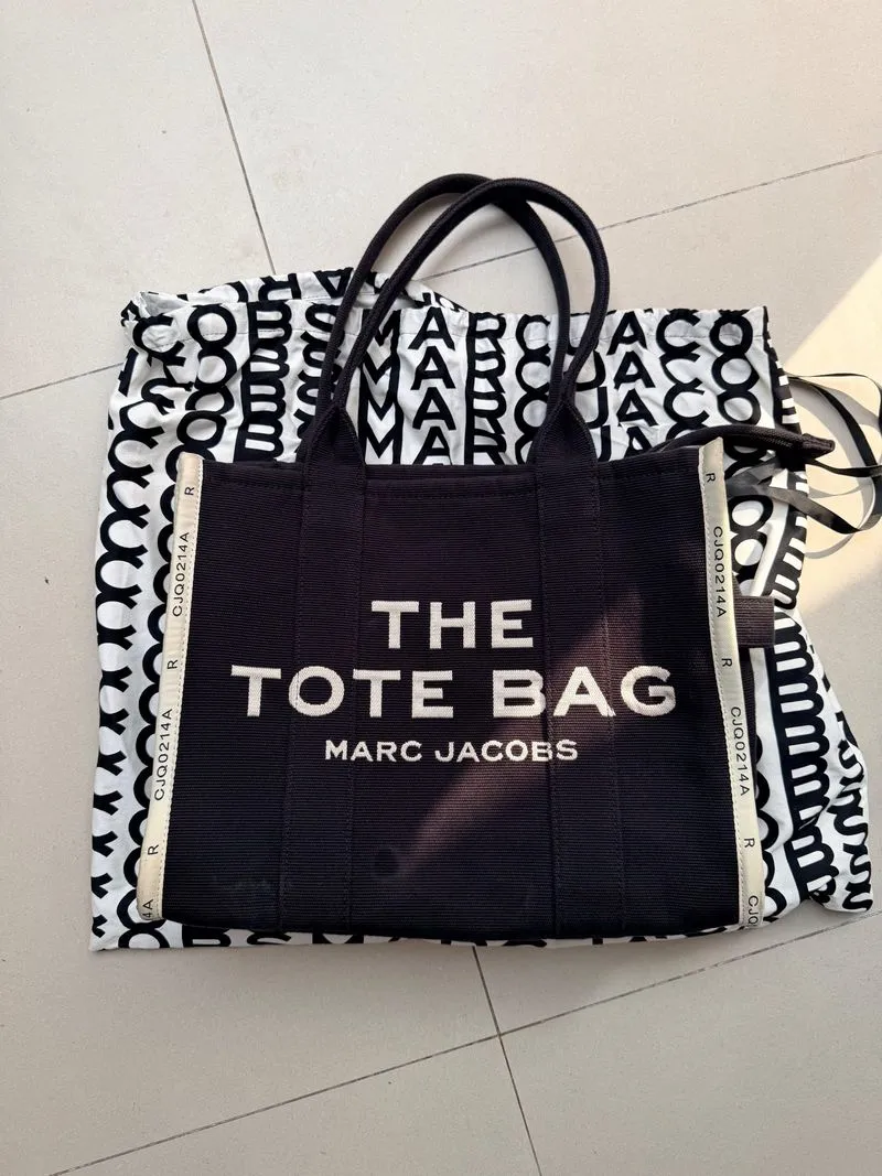 MARC JACOBS The Tote Bag Jaquard photo 1
