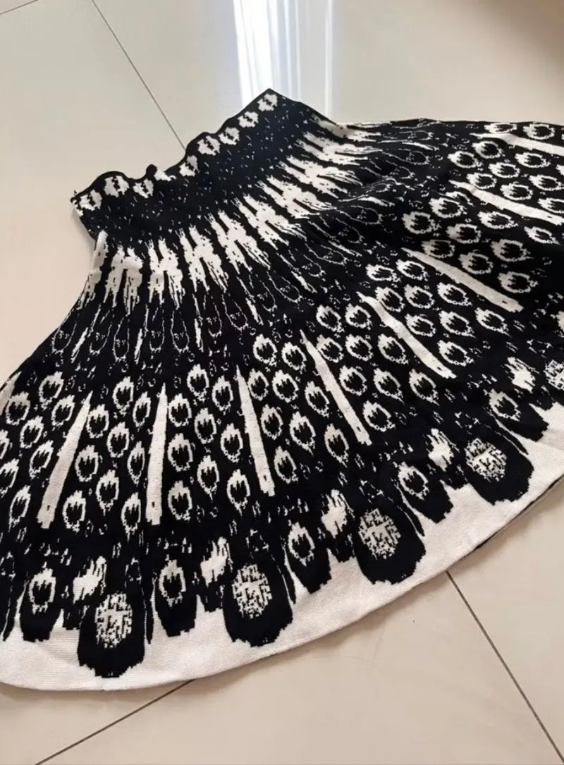 rok knit hitam putih photo 1