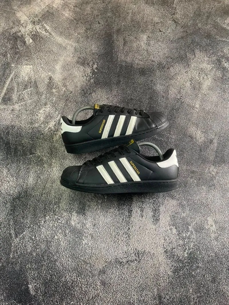 Adidas superstar black white photo 1