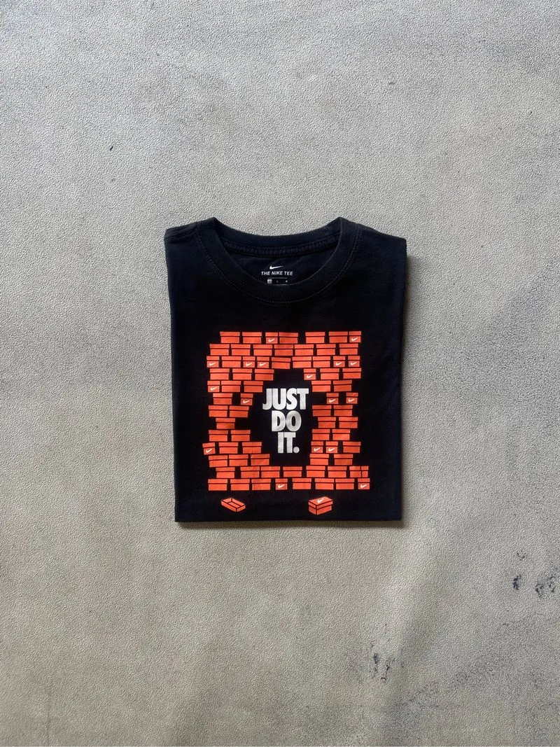 KAOS NIKE LOGO BOX GRAPHIC photo 1