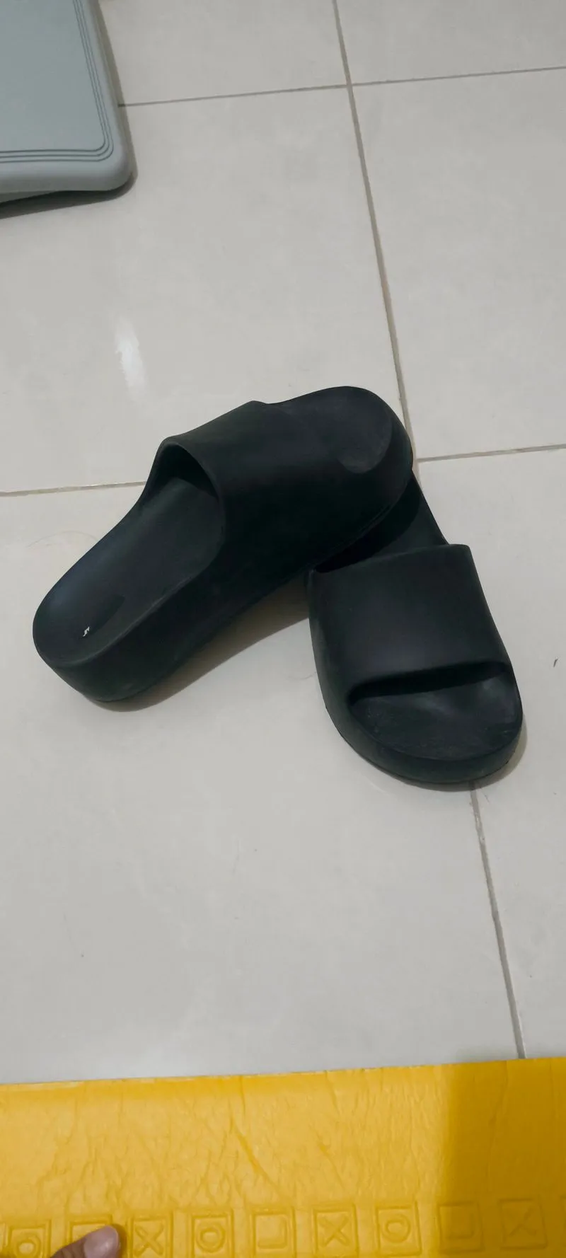 Sandal Wanita Slop photo 1