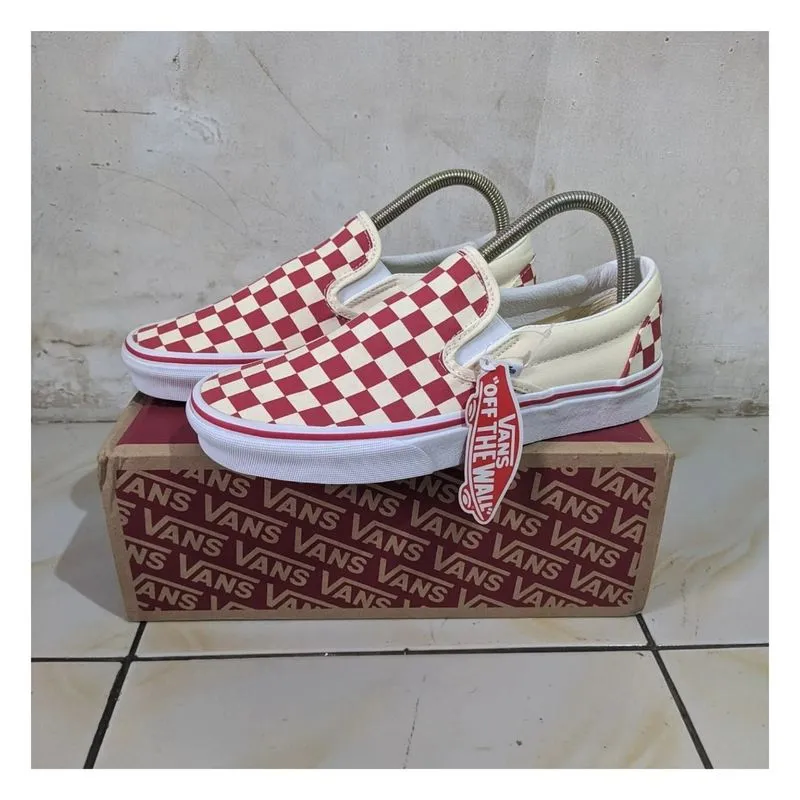 VANS Casual Sneakers Pria red black photo 1